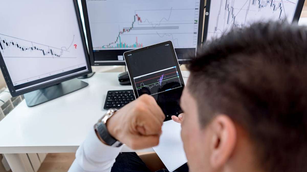 Analyzing quantitative factor models to identify undervalued US small-cap growth stocks for long-term appreciation. - Financial Analysis Image