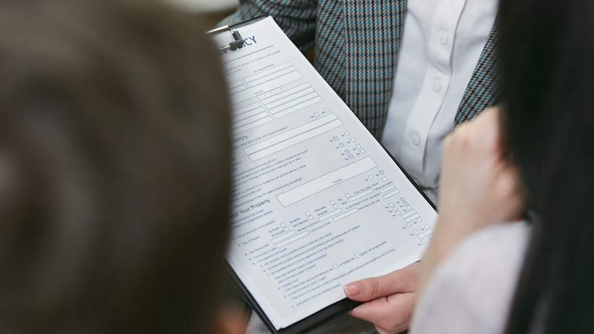 **Best Robo-Advisors of 2024: A Comprehensive Review for Hands-Off Investing** - Financial Analysis Image