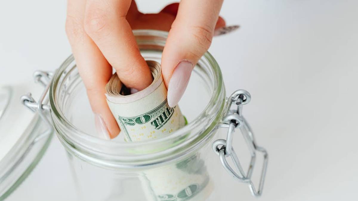 Build Your Emergency Fund: A Step-by-Step Guide to Financial Security - Financial Analysis Image