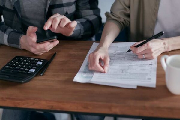 Freelancer Tax Prep: Maximizing 1099 Deductions Using Everlance vs. MileIQ for US Sole Proprietors - Financial Analysis Image