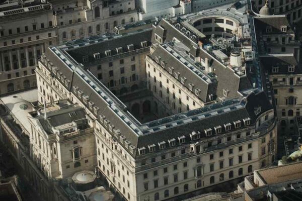 Global Inflation Outlook 2024: Navigating Interest Rate Hikes and Economic Shifts - Financial Analysis Image