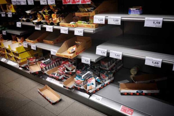 **Global Supply Chains Explained: What Economic Bottlenecks Mean for Consumers and Businesses** - Financial Analysis Image