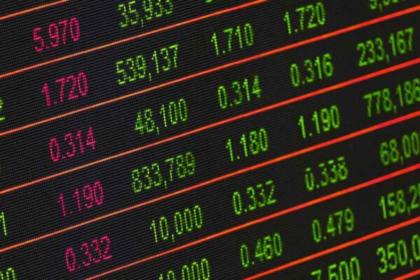 How the US labor market's 'quit rate' data influences regional consumer spending forecasts. - Financial Analysis Image