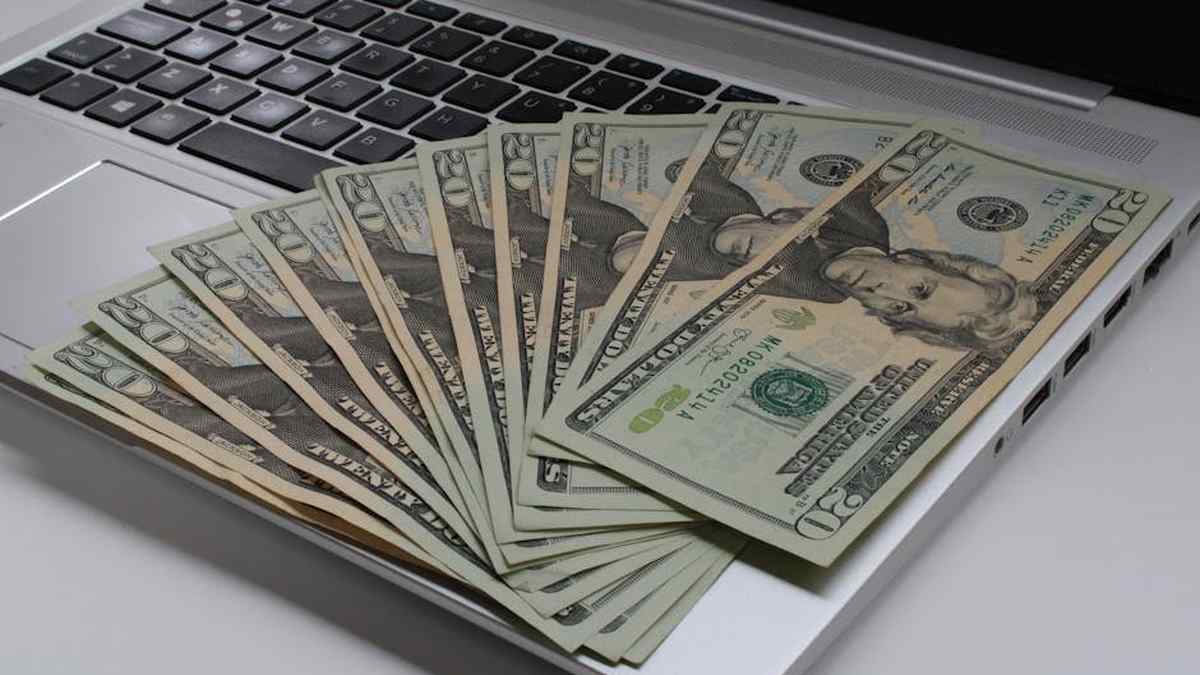 Leveraging Digital Cash Management Tools for Enhanced Working Capital Efficiency in US Manufacturing SMEs - Financial Analysis Image