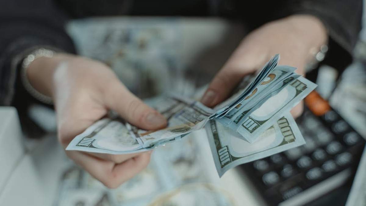 Maximizing FDIC Insurance: Strategies for Safeguarding Multi-Million Dollar Cash Holdings Across Accounts - Financial Analysis Image