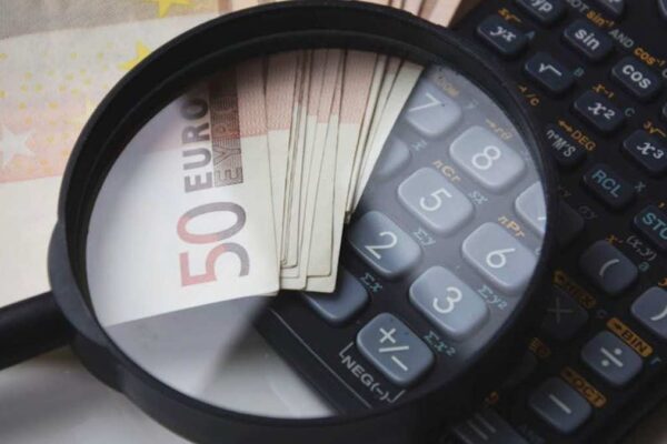 **Mint vs. YNAB vs. Personal Capital: The Ultimate Budgeting App Showdown (2024 Review)** - Financial Analysis Image