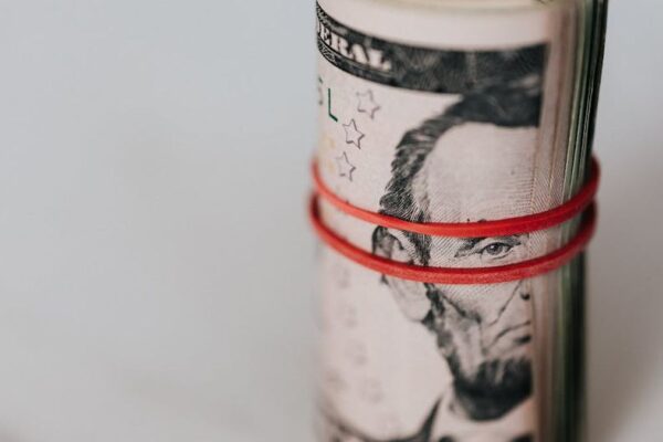 Mitigating Interest Rate Risk: Choosing Between Money Market Funds and Short-Term Treasury Bills for Liquid Savings - Financial Analysis Image