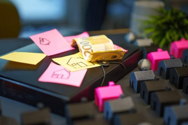 Optimizing Homeowners Insurance Deductibles vs. Premium Savings for High-Value Property Owners. - Financial Analysis Image