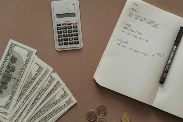 Optimizing US Small Business Cash Flow with QuickBooks Online's Newest Forecasting Tools - Financial Analysis Image