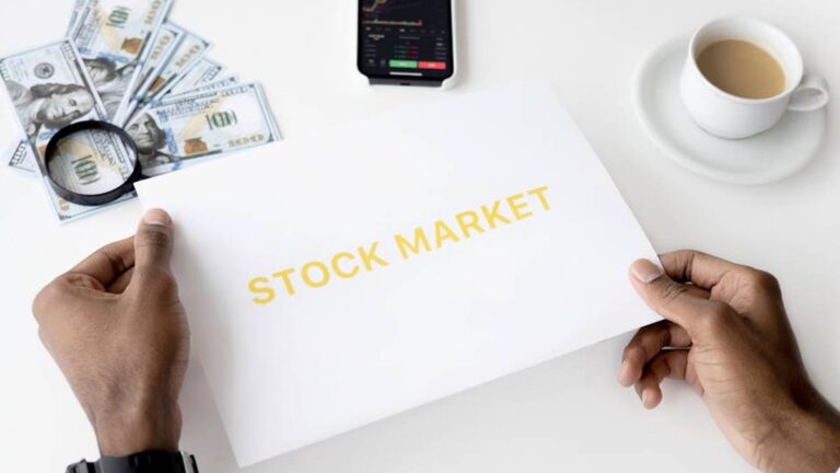 Portfolio Diversification Strategies: How to Reduce Risk and Maximize Returns - Financial Analysis Image