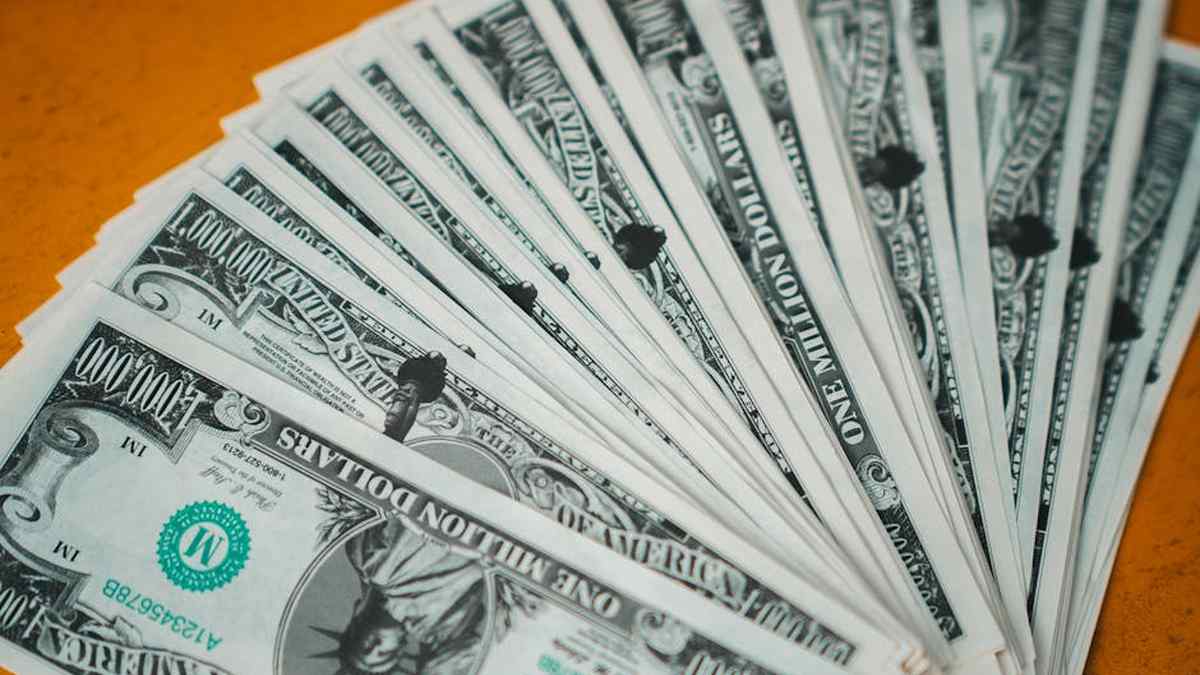 The Millionaire Mindset: 7 Essential Habits for Cultivating Abundant Wealth - Financial Analysis Image