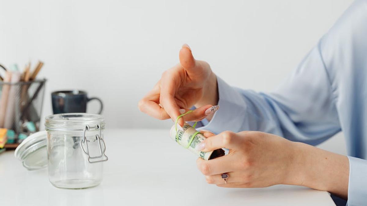 Unlock Your Financial Potential: A Beginner's Guide to Budgeting & Saving Money - Financial Analysis Image